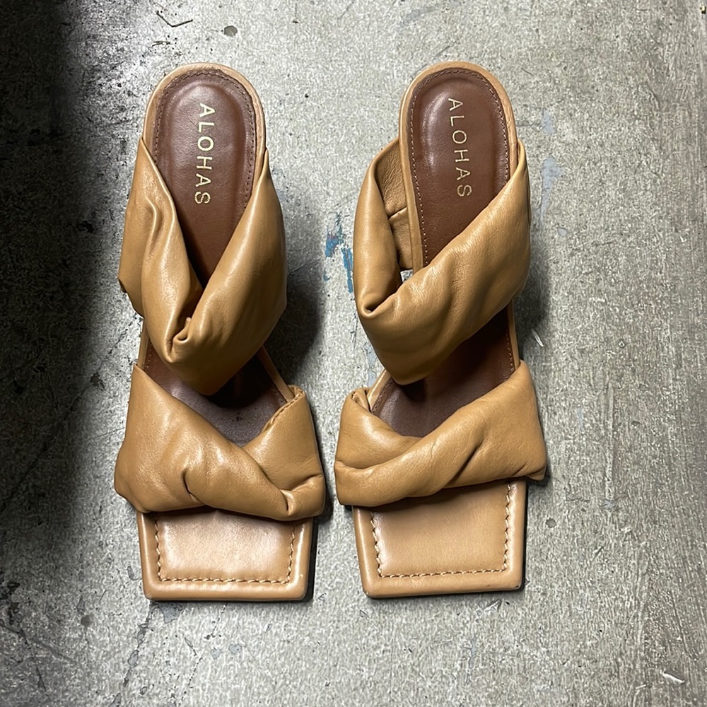 Alohas heeled sandals size 38 brown